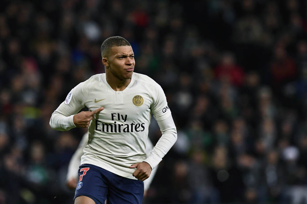 王嘉尔被错认成日本人，一句“中国在我们心里”获网友称赞